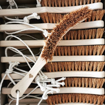 LullaLove, Ostra szczotka na rączce do szczotkowania ciała z włosiem z kokosu