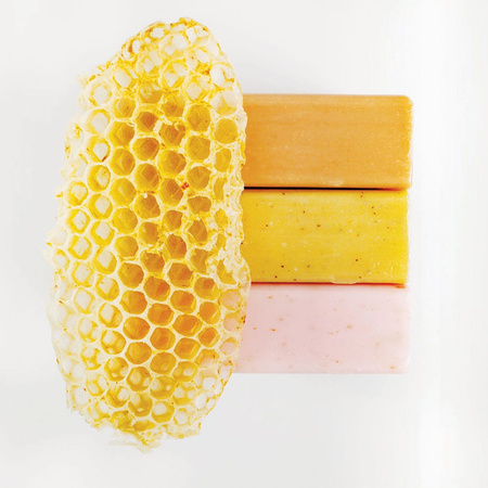 LullaLove, Peelingujące mydło z pyłkiem pszczelim i miodem, 100 g