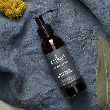 Sukin, OIL BALANCING, Oczyszczający żel do mycia twarzy z aktywnym węglem, 125 ml